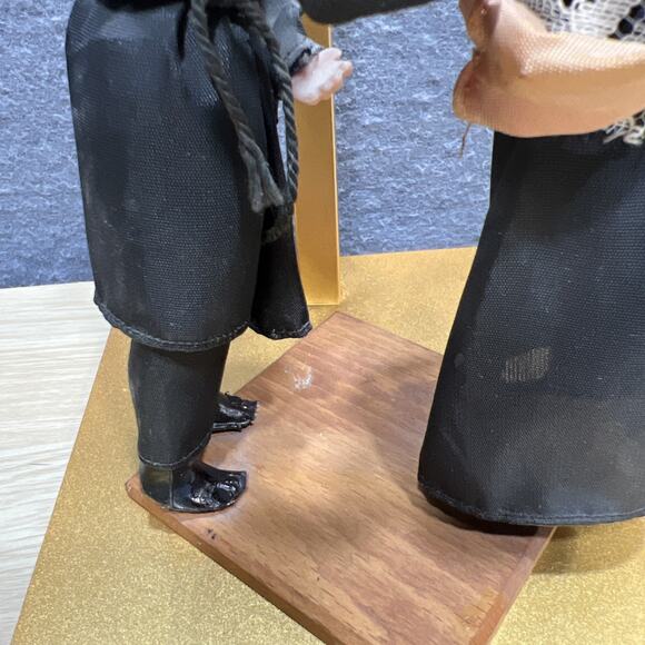 Vintage Dolls in Orthodox Jewish Costume Couple - Picture 6 of 6